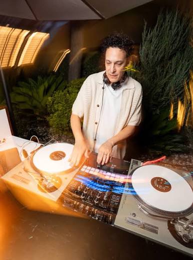 Live DJ